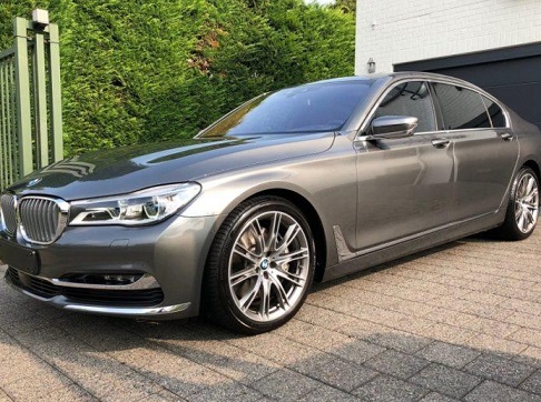 BMW 750li XDRIVE розовая